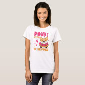 Cute Corgi Funny Animals In Donut Pun Pink Tシャツ (正面フル)