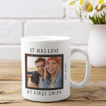 Cute Couple Photo Love at First Swipe ツートーンマグカップ<br><div class="desc">Make your special occassion memorable with this eye-catching "Love at First Swipe" personalized photo coffee mug. Perfect for couples who first connected on an online dating site,  this mug showcases a unique design that celebrates the special way you two met. Show your love with this sweet and romantic mug!</div>