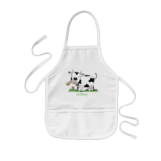 Cute cow in green field cartoon illustration 子供用エプロン (正面)