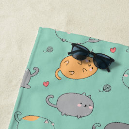 Cute & Cozy Sleepy Cat Dreams Pattern ビーチタオル