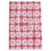 Cute Crocheted Teddy Bear Girl's Baby Shower ミディアムペーパーバッグ (裏面)