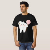Cute decayed tooth cartoon holding lollipop funny  tシャツ (正面フル)