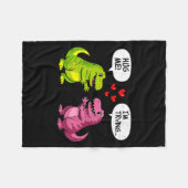 Cute Dinosaur T Rex Hug Valentines Day Couple Boyf フリースブランケット (正面(横))