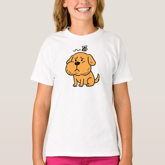Cute Dog Get Stung by Bee Tシャツ (正面)