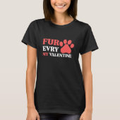 Cute Dog Paw Valentine Design for Pet Lovers Tシャツ (正面)