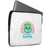 Cute Earth Day Electronics Bag ラップトップスリーブ (正面右)
