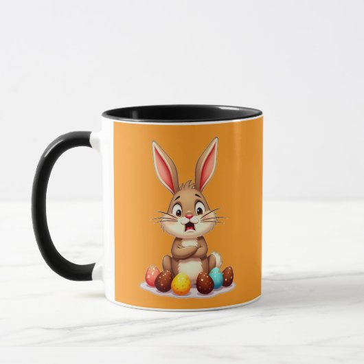Cute Easter Bunny Sitting with Chocolate caneca マグカップ (左)