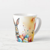 Cute Easter Bunny with Colorful Painted Eggs カフェラテマグ (右アングル)
