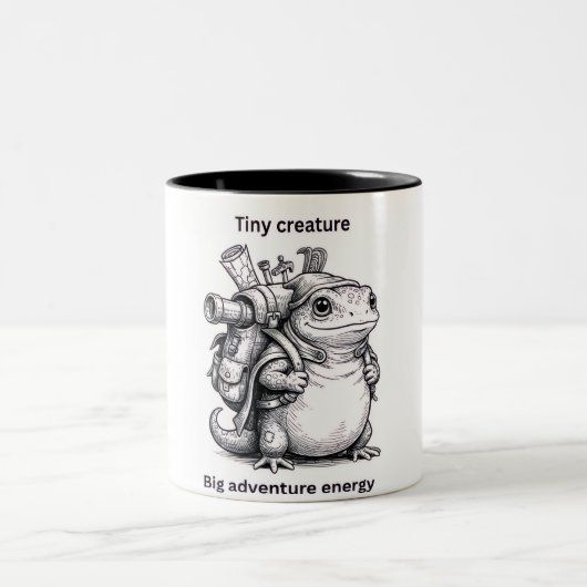 Cute Explorer Frog Mug Tiny Creature Big Adventure ツートーンマグカップ (中央)