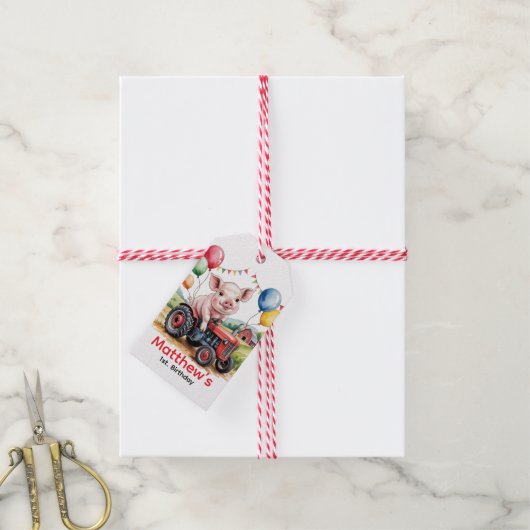 Cute Farm Pig On A Tractor 1st. Birthday Party ギフトタグ (より糸付き)