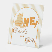 Cute Fat Orange Cat 1st Birthday Cards & Gifts 台座サイン (正面)