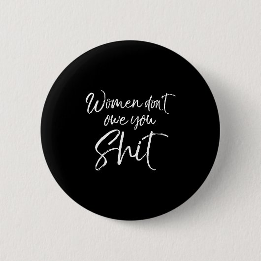 Cute Feminist Quote Sarcastic Gift Women Don't Owe 缶バッジ (正面)