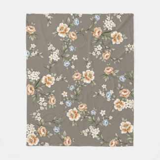cute flowers with leaves pattern on grey backgroun フリースブランケット