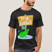 Cute Frog Offering Free Kisses Tシャツ (正面)