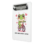 Cute Frog Riding Bicycle | Funny Frog Lover Gift ミニクリップボード (アングル2)