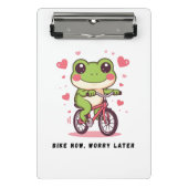 Cute Frog Riding Bicycle | Funny Frog Lover Gift ミニクリップボード (正面)