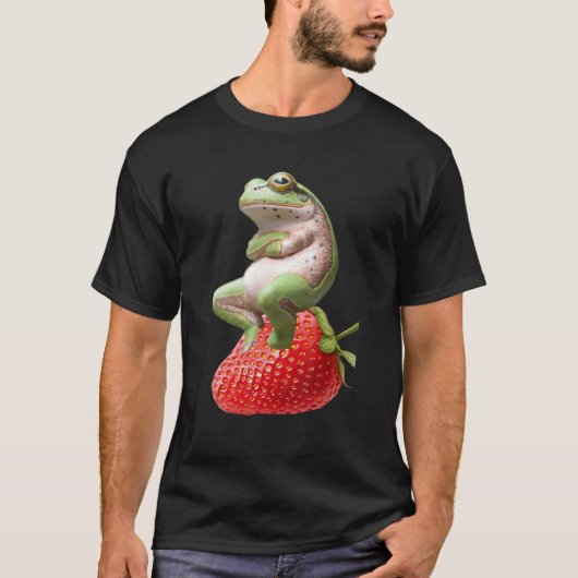 Cute Frog With A Strawberry Animal Tシャツ (正面)