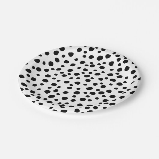 Cute Fun Black Dot Monochromatic Safari Pattern ペーパープレート (アングル)