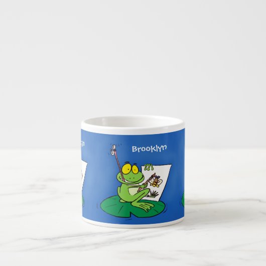 Cute funny green frog cartoon illustration エスプレッソカップ (正面)