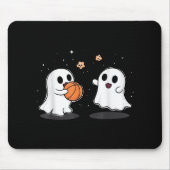 Cute Ghost Playing Basketball Funny Halloween  マウスパッド (正面)