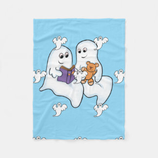 Cute ghosts reading together at Halloween フリースブランケット