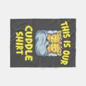 Cute Giraffe Couple This Is Our Cuddle  フリースブランケット (正面(横))