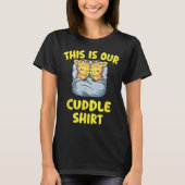 Cute Giraffe Couple This Is Our Cuddle Tシャツ (正面)