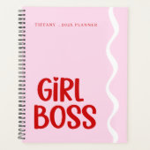 Cute Girl Boss Pink and Red Monogram Year プランナー手帳 (正面)