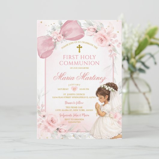 Cute Girl Praying Pink Bow First Holy Communion 招待状 (スタンド正面)