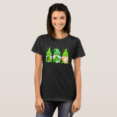 Cute Gnomes St Patrick s Day Gnome Shamrock Lucky  Tシャツ (正面フル)