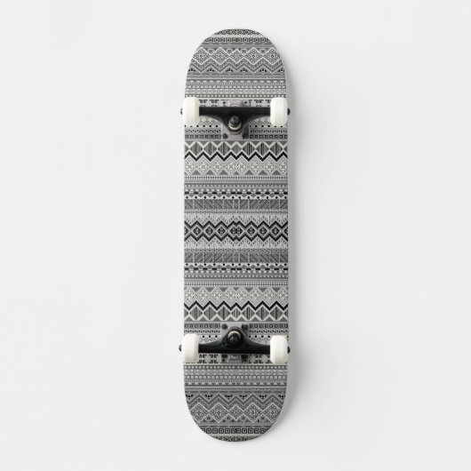 Cute gray aztec patterns design スケートボード (正面)