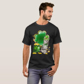 Cute Gray Tabby Cat Shamrock Irish Saint St Patric Tシャツ (正面フル)