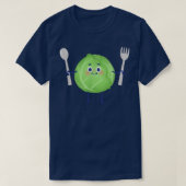 Cute Green Cabbage Vegetable Holding Fork and Spoo Tシャツ (デザイン正面)