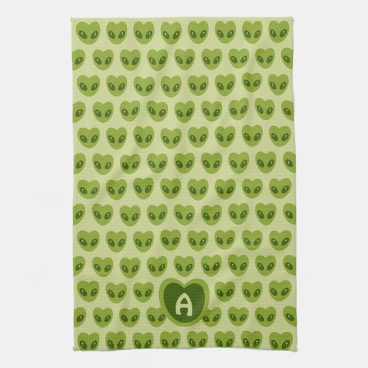 Cute Green Heart-Shaped Alien Pattern Monogram Kit キッチンタオル (縦)