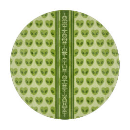 Cute Green Heart-Shaped Alien Your Name in Glyphs カッティングボード