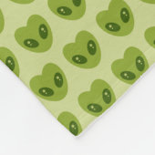 Cute Green Heart-Shaped Alien Your Name in Glyphs フリースブランケット (角)