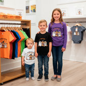 Cute Halloween Capybara:Just Chillin’ with My Crew Tシャツ