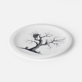 Cute Halloween Crow in Tree  ペーパープレート (アングル)