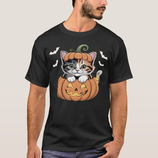 Cute Halloween Kitten in a Pumpkin Classic T-Shirt Tシャツ (正面)