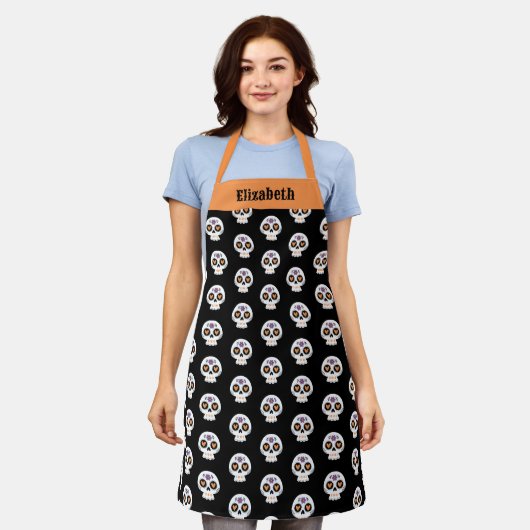 Cute Halloween Sugar Skull Pattern エプロン (着用した状態)