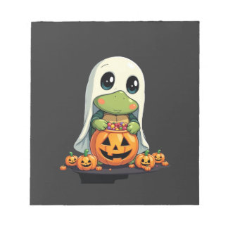 Cute Halloween Turtle Ghost with Candy (5) ノートパッド