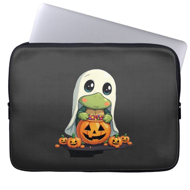 Cute Halloween Turtle Ghost with Candy (5) ラップトップスリーブ (正面)