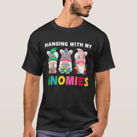 Cute Hanging With My Gnomies Bunny Gnome Hunting E Tシャツ (正面)
