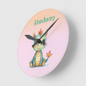 Cute Happy Baby Dragon  ラウンド壁時計 (傾斜)