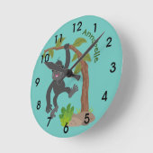 Cute happy baby gorilla cartoon illustration ラウンド壁時計 (傾斜)