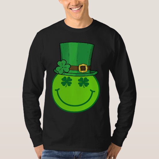 Cute Happy Face Leprechaun  St Patricks Day Irish  Tシャツ (正面)