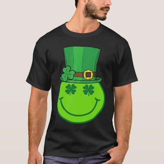 Cute Happy Face Leprechaun St Patricks Day Irish Tシャツ (正面)
