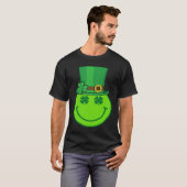 Cute Happy Face Leprechaun St Patricks Day Irish Tシャツ (正面フル)