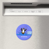 Cute happy jumping penguin cartoon illustration マグネット (インサイチュ (食洗機))