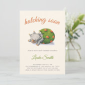 Cute Hatching Soon Dinosaur Baby Shower 招待状 (スタンド正面)